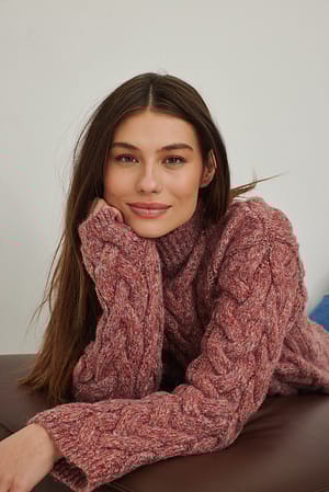 Dusty Rose Pull en maille torsadée