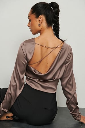 Dark Mauve Chemisier en satin à dos ouvert