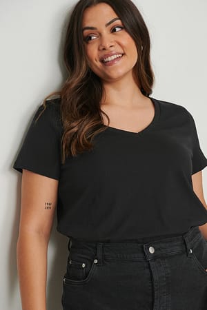 Black T-shirt en coton biologique à col en V