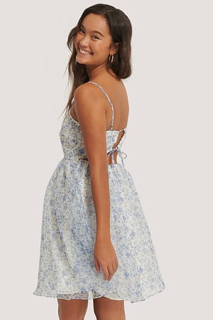 Blue Flower NA-KD Boho Robe en organza à imprimé fleuri à dos ouvert