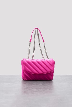 Strong Pink Sac en satin matelassé avec chaîne