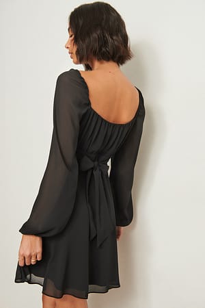 Black Robe froncée à ornements et manches longues en matière recyclée