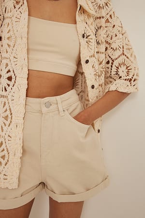 Light Beige Short Mom à ourlet