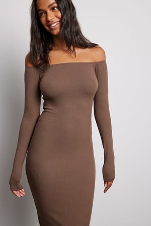 Brown Robe mi-longue côtelée à épaules nues
