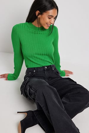 Green Pull en tricot à nervures avec col haut