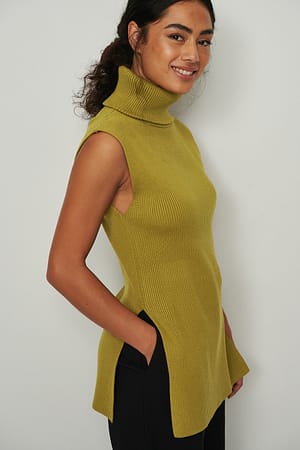 Olive Green Gilet en maille côtelée à col montant