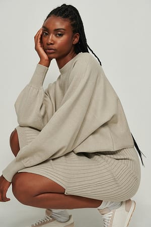 Beige Pull court en tricot à col rond