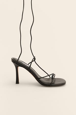 Black Chaussures à talons à lanières bouts ronds