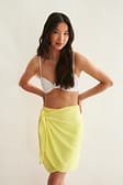Yellow Jupe courte nouée style sarong