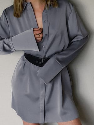 Grey Robe chemise courte en tissu satiné