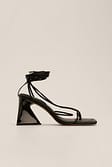 Black Chaussures en satin à talons triangulaires avec lanières