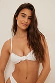 White Haut De Bikini Bandeau Brillant Noué Sur Le Devant