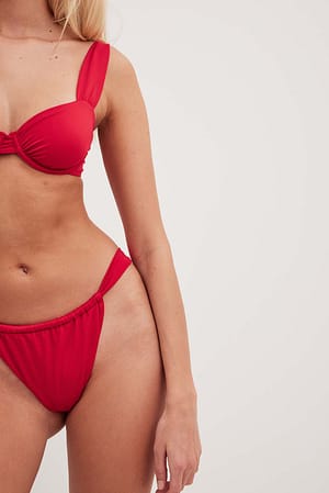 Red Culotte de bikini drapée à coupe haute brillante