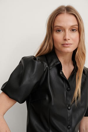 Black NA-KD Trend Chemisier En Faux Cuir À Manches Courtes Bouffantes