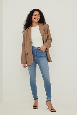 Mid Blue Jean slim taille haute à ourlet ouvert