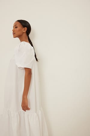 White Robe en coton à col carré