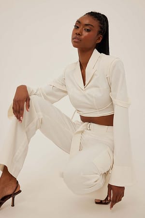 Offwhite Blazer court à lanière
