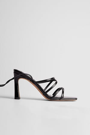 Black Sandales à talon entonnoir avec lanières