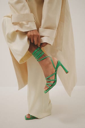 Green Sandales à talon entonnoir avec lanières