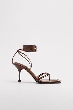 Chocolate Brown Chaussures à talons hauts et bride