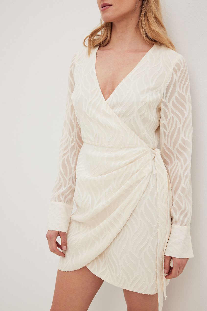Robe portefeuille courte structurée drapée NA-KD