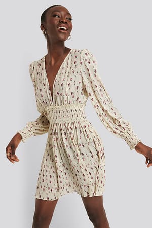 White Flower NA-KD Boho Robe Structurée À Taille Smockée