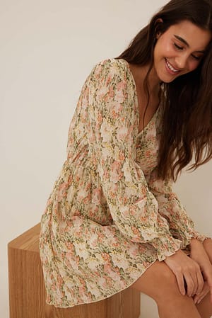 Big Flower Print Mini robe portefeuille à structure