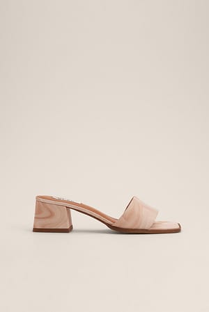 Swirl Beige Print Mules à talon carré et motif ondoyant