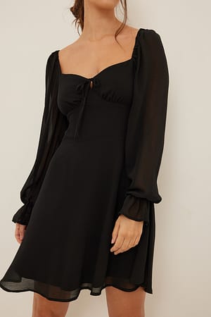 Black Robe nouée à manches longues en matière recyclée