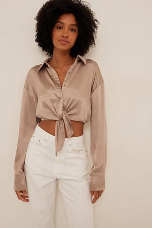 Taupe Chemisier noué sur le devant en satin