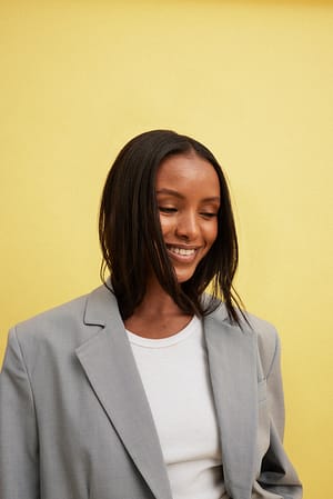 Grey Blazer oversize trois boutons en tissu mélangé