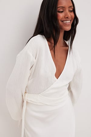 White Blouse cache-cœur nouée sur le devant à col en V