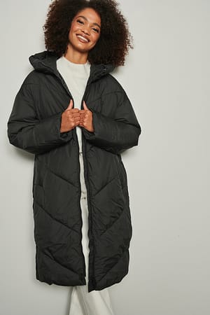 Black Veste longue matelassée en V