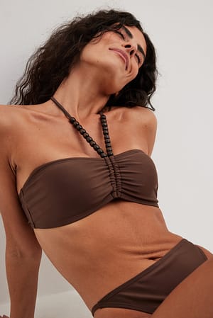 Brown Haut de bikini dos nu avec perles en bois