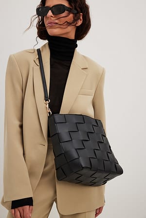 Black Cabas style seau tressé