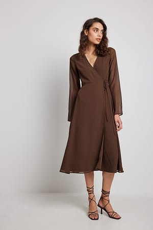 Brown Robe mi-longue cache-coeur