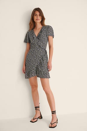 Flower Print Robe courte avec design enveloppant et volants