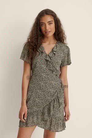 Leo Robe courte avec design enveloppant et volants