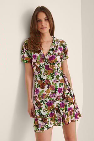 Garden Flower Robe courte avec design enveloppant et volants