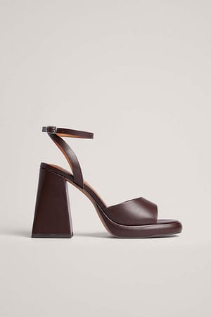 Chocolate Chaussures à talon et plateforme épaisse