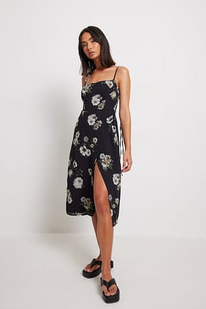 Dark Flower Robe mi-longue avec jupe portefeuille