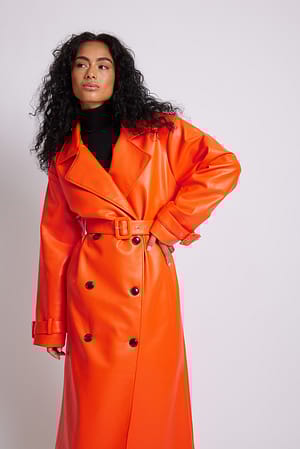 Orange Trench oversize en similicuir