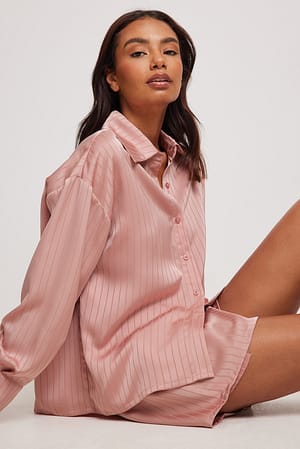 Rose Chemise surdimensionnée en satin