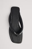 Black Chaussons matelassés à entredoigt