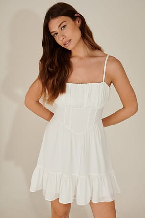 White Mini robe à détails volants