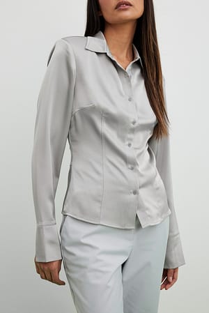 Light Grey Chemise en tissu satiné à épaules pointues