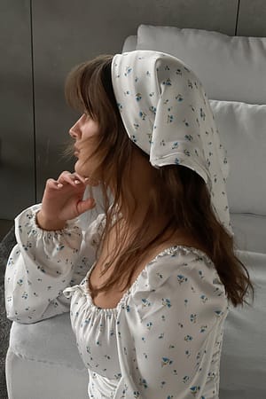 Spaced Blue Tulip Foulard imprimé