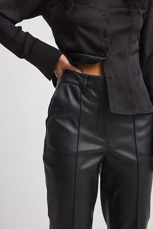 Black Pantalon court taille haute en faux cuir