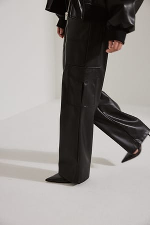Black Pantalon cargo en faux cuir