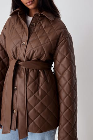 Chocolate Brown Manteau court matelassé avec ceinture